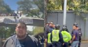 Denunciaron que funcionarios policiales intentaron quitar pancarta por los presos políticos en la entrada de la UCV