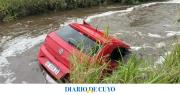 Temporal trágico en Tucumán: un auto cayó a un canal y murieron tres jóvenes