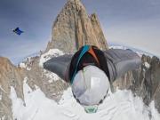 Una proeza inédita y polémica para el montañismo mundial: tres rusos saltaron en paracaídas desde la cima del cerro Fitz Roy