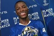 Moisés Caicedo gana su segundo premio al jugador del partido en Champions