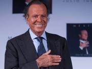 Julio Iglesias publicó mensajes de WhatsApp de las empleadas que lo denunciaron