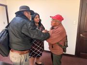 Gobierno compromete apoyo médico y social para adultos mayores en riesgo de perder su casa