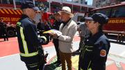 “Coraje, compromiso y solidaridad”: Carlos Negro despidió a bomberos que viajarán a Chile para combatir los incendios forestales