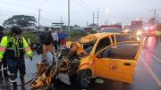 Choque entre tráiler y taxi deja seis heridos en la vía Babahoyo–Jujan