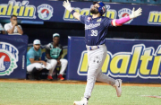 (VIDEO) Renato Núñez se convierte en el primer pelotero de la LVBP en conectar dos grand slam en un mismo juego