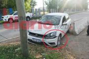 Perdió el control del auto y chocó las barreras viales en Av. Núñez del Prado