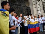 La esposa del abogado argentino detenido en Venezuela reveló que pudo hablar con él pero no sabe cómo está: es desesperante