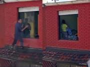 Insólito parto en una casa en Mar del Plata: personal del SAME ingresó por una ventana