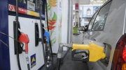 Combustibles: continúa la polémica por el sobreprecio que pagaron los consumidores el año pasado