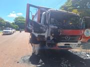 Emboscan e incendian camión recolector en pleno recorrido en CDE