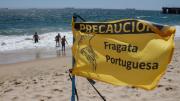 Seremi de Salud prohíbe el baño en tres playas del litoral central por presencia de fragata portuguesa
