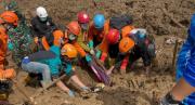 Nueve muertos y más de 80 desaparecidos tras deslizamiento de tierra en Indonesia