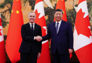 Si firma un acuerdo comercial con China /Trump advirtió que aplicará un arancel del 100% a Canadá
