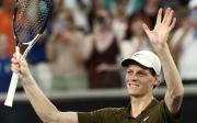 Jannik Sinner venció a Luciano Darderi y avanzó a la próxima ronda del Abeirto de Australia de tenis