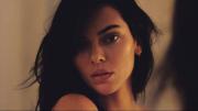 Kendall Jenner alborota las redes sociales con fotos en poca rapa
