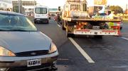 Fuerte choque entre un auto y una camioneta en la Autopista Buenos Aires-La Plata dejó un herido