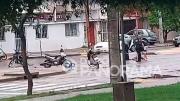 Motociclistas protagonizaron un choque en la esquina de Colón y Libertad