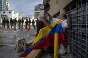 Madres de presos políticos se niegan a dejar campamento frente a la Zona 7 de la PNB en Caracas