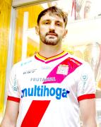 “El escudo está por delante de los nombres”