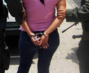 Joven de 19 años recupera su celular robado gracias al rastreo por correo y detienen a la presunta ladrona en Tarija