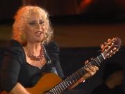 Criticó a Milei, la abuchearon y le rechazaron una chacarera más en el Festival de Cosquín