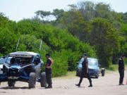 Más imprudencia sobre la arena: una familia mendocina volcó su camioneta en los médanos de Villa Gesell y una mujer sufrió heridas