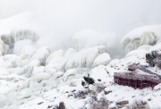 Ola de frío extremo en Canadá congela parcialmente las Cataratas del Niágara