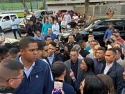 Ucevistas confrontan a Delcy Rodríguez y piden libertad para los presos políticos