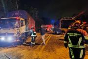 Choque frontal de camiones en Quito deja un conductor herido