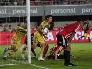 Boca pagó demasiado caro sus errores y la falta de gol y Estudiantes le ganó el partido con dos pelotas paradas