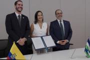 Ecuador firma cooperación técnica con CAF para impulsar energía, conectividad aérea y banano