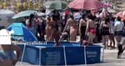 Sorpresa en Totoralillo: Instalación de piscina a metros de la orilla de la playa causa debate en redes