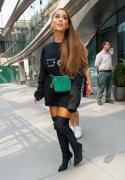 La vida detrás de la fama: Ariana Grande revela la historia detrás de su icónico look de sudadera y botas altas