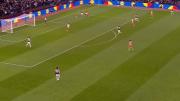 El grosero error de la defensa del Aston Villa que provocó un insólito autogol en la Europa League