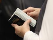 El Renaper anunció cambios y actualizaciones en el DNI y el pasaporte: cómo serán los nuevos formatos