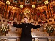 Luis Ortega logró que Wos se haga cura en Magnetizado, su nueva película: La escribí para él