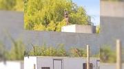 La querían desalojar de una casa en San Patricio del Chañar y amenazó con saltar al vacío