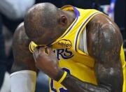 LeBron James llora y aviva los rumores de una despedida