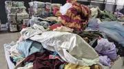 Comerciantes denunciaron el ingreso de fardos de ropa que afectan las ventas y contaminan el ambiente