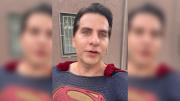 Acusan a profesor universitario de agresión contra cosplayer de “Superman” en la vía pública