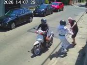 Insólito robo en Morón: motochorros con vestimenta de taekwondo atacaron a jubilados