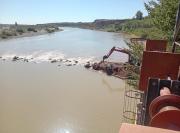 Emergencia hídrica: Dragan sectores del río Neuquén para que haya agua en tres ciudades