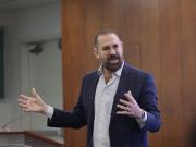 José Escamilla: Usar la IA para las tareas escolares es como pagar la suscripción al gimnasio y pedirle a alguien que vaya por vos