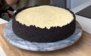 Key lime pie pero con base de chocolate amargo: cómo hacer el postre clave del verano