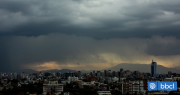 DMC anuncia regreso de lluvias para esta tarde en la región Metropolitana: ¿A qué hora comenzarán?