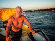 Un día con el incansable Burlando en Punta del Este: ¿Qué tipo a los 60 años está así como yo?