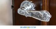 Por qué lo recomiendan colocar papel aluminio en el picaporte de la puerta y para qué sirve