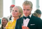 ¡Escándalo en la monarquía Noruega! Hijo de la princesa Mette-Marit es arrestado por agresión: detalles del caso