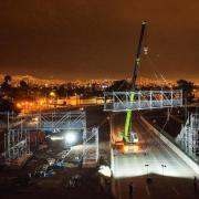 MML culmina montaje del primer puente peatonal provisional en Vía Expresa Sur