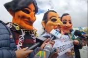 Con una parodia en la Plaza Murillo, tildan de “desestabilizadores” a Lara, Evo y Tuto